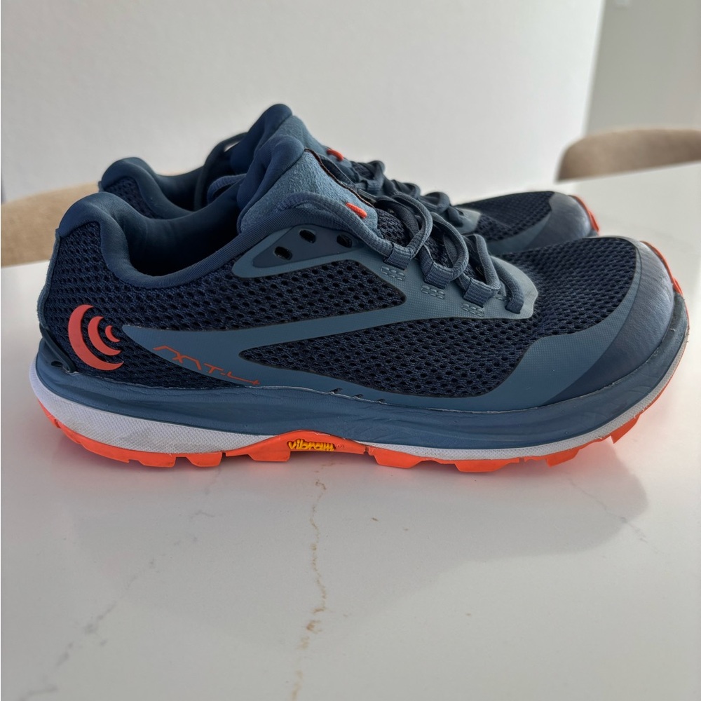 Women’s Topo Athletic MT-4
Size 6
